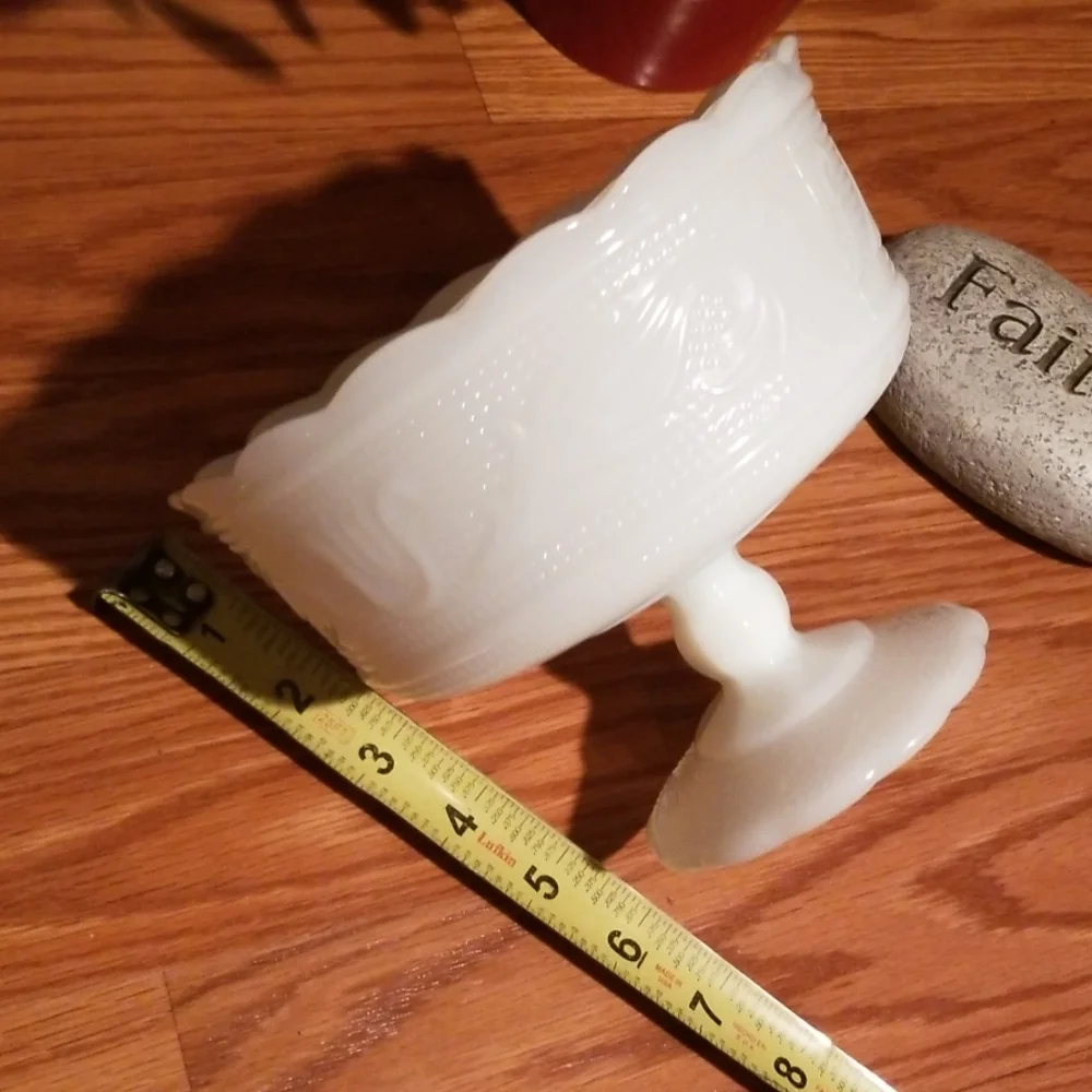 Vintage milk glass candy dish‎